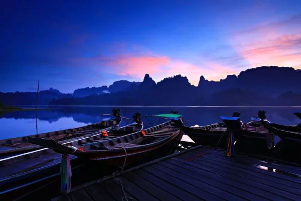 Tropical Lakeside Hut Wooden Boat Ratchaprapa Dam Khao Sok Thailand — Stock Photo, Image