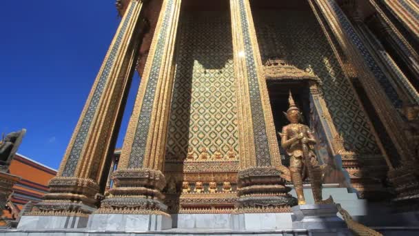 Atrakcje Publiczne Wat Phra Kaew Najbardziej Popularnym Miejscem Dla Turystów — Wideo stockowe