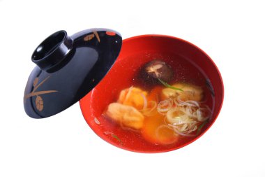 Japon ya da Kore çorba kasesi tarzı beyaz arka planda izole