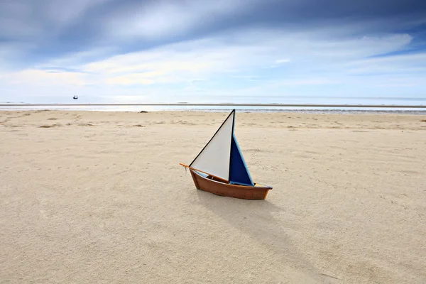 Modelo Navio Praia Ensolarada Verão — Fotografia de Stock