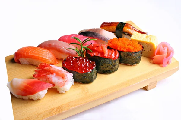 Sushi Misto Sobre Fundo Branco — Fotografia de Stock