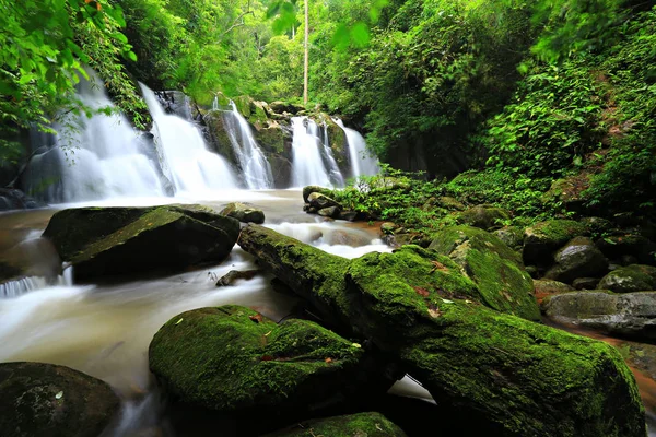 Природа Водопада Сапан Национальный Парк Кхун Нан Клюа Нан Таиланд — стоковое фото