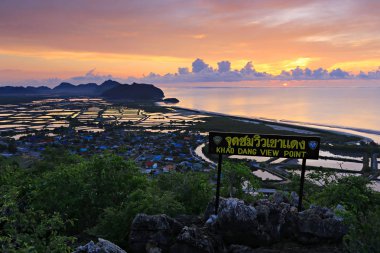 Genel konumlar Khao Daeng bakış açısı içinde Khao Sam ROI Yot Milli Parkı Prachuap Khiri Khan, Thailand