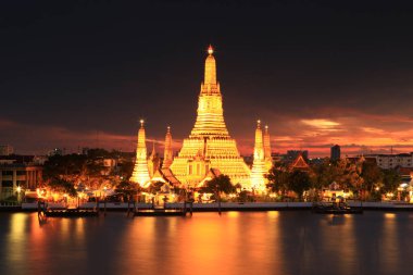 Thailand Bangkok Wat Arun Ratchawaramahawihan in the night clipart