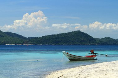 Koh Tao adasındaki tekne, Surat Thani Eyaleti, Tayland 