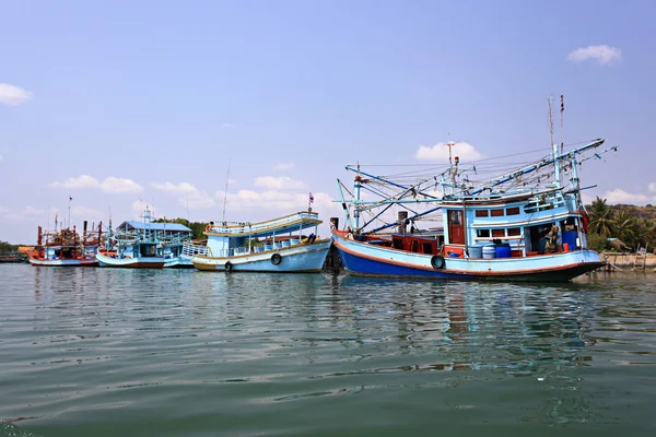 Bateaux Pêche Débarquant Des Navires Près Côte — Photo