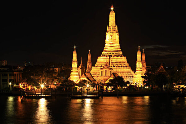 Thailand Bangkok Wat Arun Ratchawaramahawihan in the night