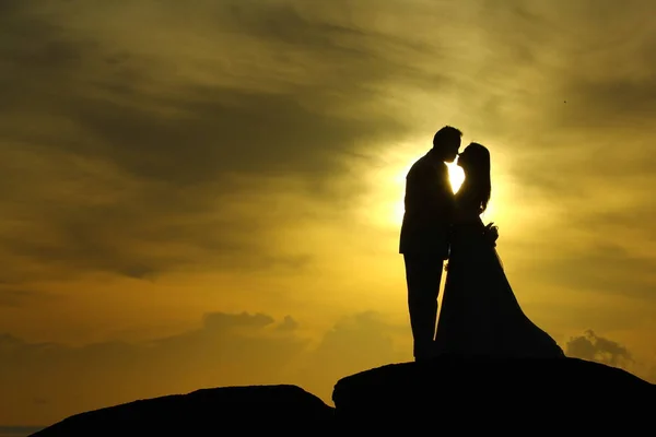 Wedding Couple Silhouette Beach Sunrise Time — Stock Photo, Image