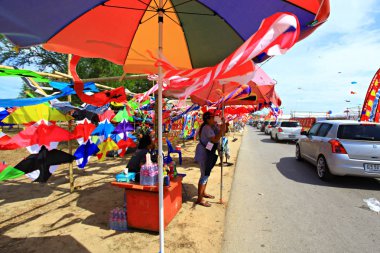 Cha-Am - 10 Mart: 13 Tayland Uluslararası Uçurtma Festivali 10 Mart 2012 'de Naresuan Camp, Cha-am, Phetchaburi Eyaleti Tayland. 