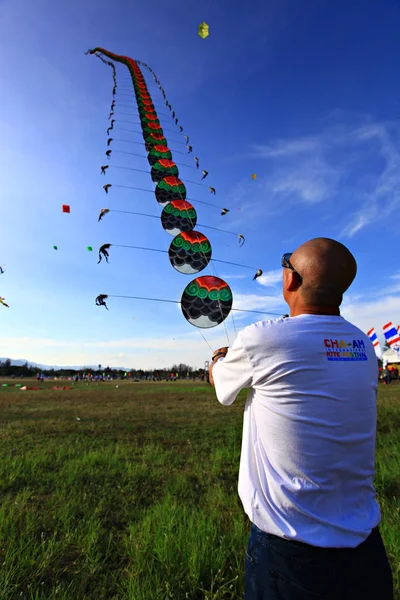 Cha-Am - 10 Mart: 13 Tayland Uluslararası Uçurtma Festivali 10 Mart 2012 'de Naresuan Camp, Cha-am, Phetchaburi Eyaleti Tayland. 