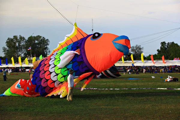 Cha-Am - 10 Mart: 13 Tayland Uluslararası Uçurtma Festivali 10 Mart 2012 'de Naresuan Camp, Cha-am, Phetchaburi Eyaleti Tayland. 