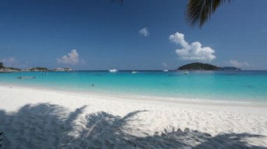 Turistler Similan Adaları 'ndaki Similan Adaları' ndaki Phang Nga Eyaleti, Tayland Ulusal Parkı 'ndaki sualtı güzelliğinin tadını çıkarıyorlar. 