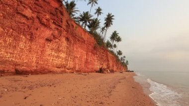 Fung Daeng Sahili (Kızıl Kayalıklar Sahili) Bang Saphan Noi, Tayland