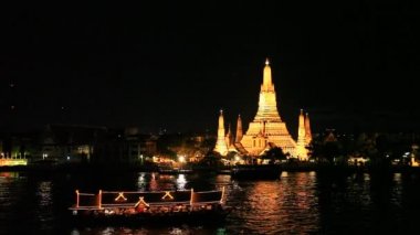 Wat Arun Ratchawararam Ratchawaramahawihan (Wat Arun) Tayland 'ın Bangkok şehrinde bulunan bir Budist tapınağıdır. 