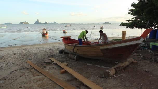 Images Panoramiques Calmes Belle Côte Avec Bateau Chasseurs Mollusques — Video