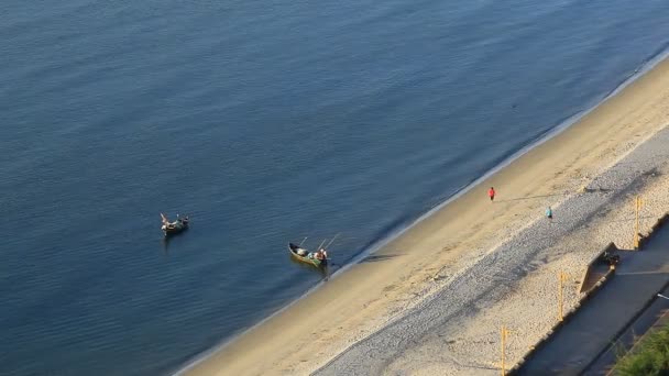 Imágenes Escénicas Tranquilas Hermosas Costas Con Barcos Cazadores Moluscos — Vídeo de stock