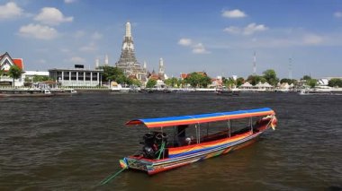 Wat Arun Ratchawararam Ratchawaramahawihan (Wat Arun) Tayland 'ın Bangkok şehrinde bulunan bir Budist tapınağıdır. 
