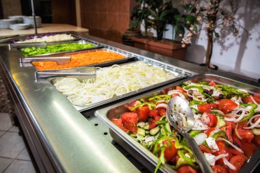 Salata büfesi restoran otel vegan konsepti.