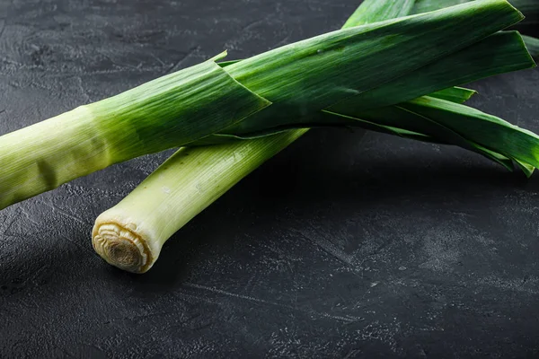 Raw Green Leek Onion Black Textured Background Side View — Stock Photo, Image