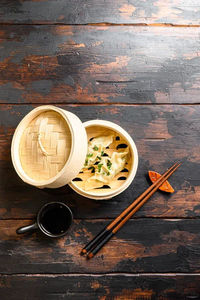 Boiled Hot Chinese Dumplings Wooden Steamer Soy Sauce Fresh Herbs — Stock Photo, Image