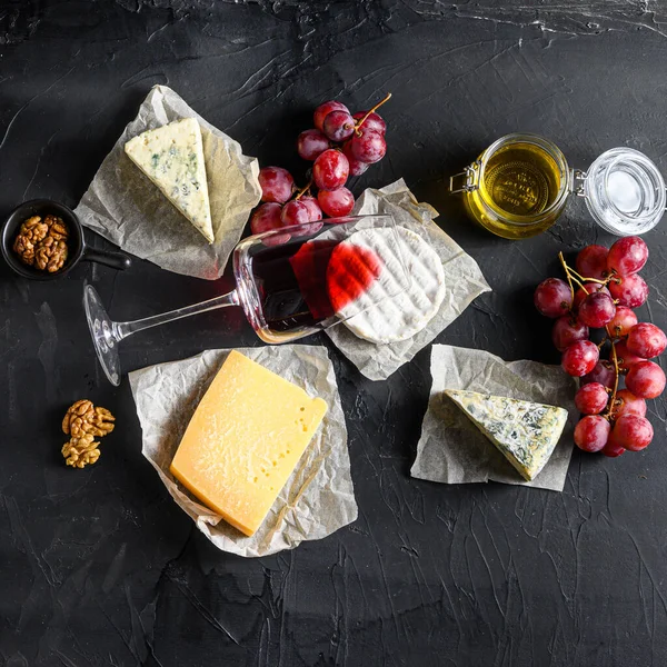 Grapes Red Wine Cheeses Brie Cheese Blue Chease Honey Nuts — Stock Photo, Image