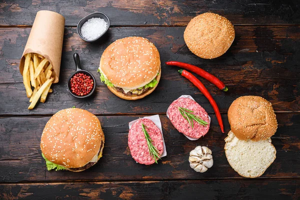 Craft Beef Burger Und Zutaten Auf Holztisch Flach Gelegt — Stockfoto