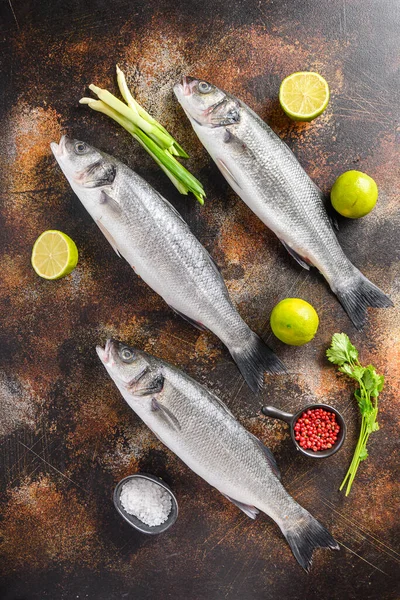 Set Van Rauwe Zeebaars Met Specerijen Kruiden Ingrediënten Darc Rustieke — Stockfoto