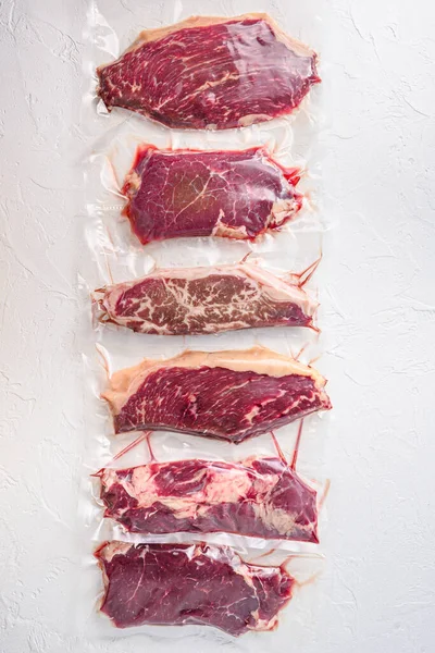 Conjunto Cortes Alternativos Carne Crua Orgânica Embalados Vácuo Lâmina Superior — Fotografia de Stock