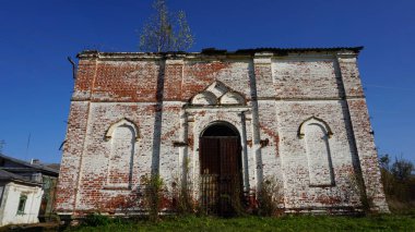 Bir Rus köyünün eski kalıntıları.