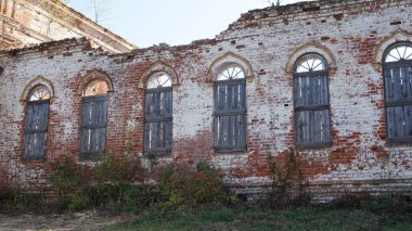 Bir Rus köyünün eski kalıntıları.