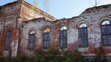 Bir Rus köyünün eski kalıntıları.