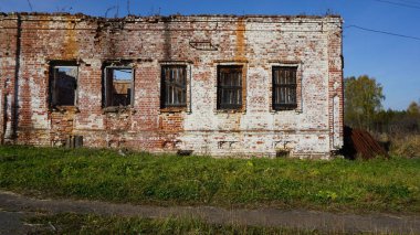 Bir Rus köyünün eski kalıntıları.