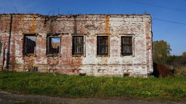 Bir Rus köyünün eski kalıntıları.