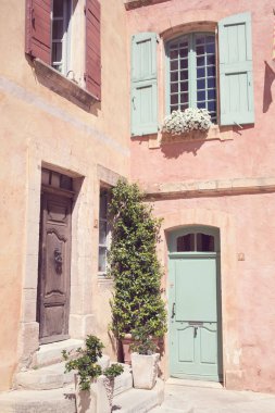 Provence Fransa sevimli kasaba, mimari ve sokaklar