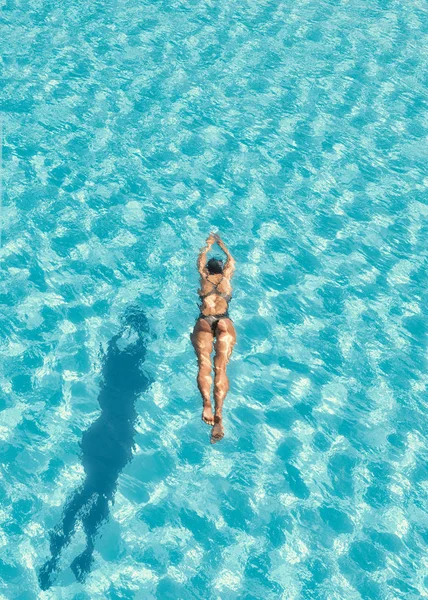 Mujer Nadando Piscina Esta Una Ilustración Renderizado —  Fotos de Stock