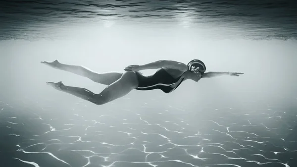 Femme Nageant Sous Eau Dans Une Mer Ceci Est Une — Photo