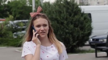 Genç, güzel bir kız arıyor.