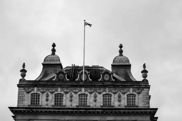 Bandeira Reino Unido Içada Topo Edifício Londres — Fotografia de Stock