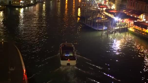 Widok na kanał w nocy. Wenecja, Włochy — Wideo stockowe