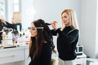 Makyaj ve saç için güzel bir model