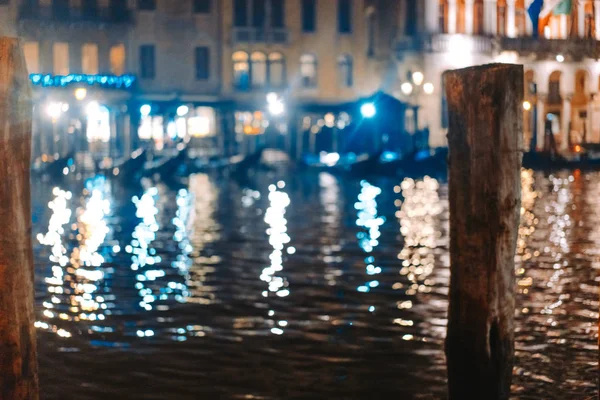 Vue sur le canal la nuit. Venise, Italie — Photo
