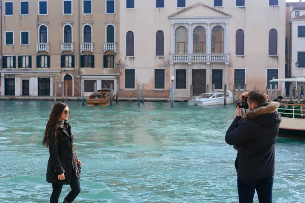 Beautiful couple in Venice, Italy — Stock Photo, Image