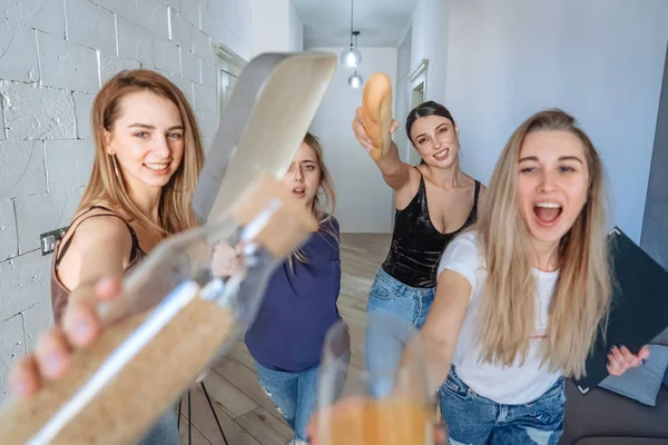 Gruppe von Frauen in der Küche — Stockfoto