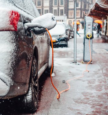 Kışın şarj elektrikli araç soketi