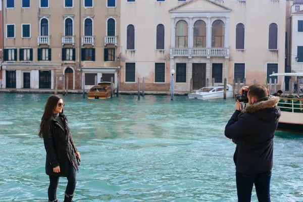 Beautiful couple in Venice, Italy — Stock Photo, Image