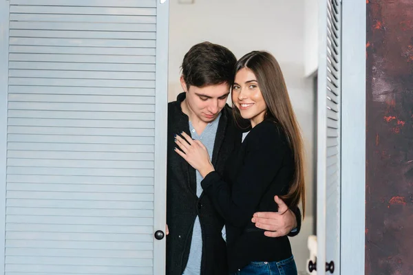 Couple in the doorway — Stock Photo, Image