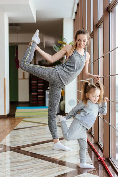 Mom and daughter together perform different exercises — Stock Photo, Image