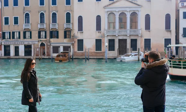 Beautiful couple in Venice, Italy — Stock Photo, Image