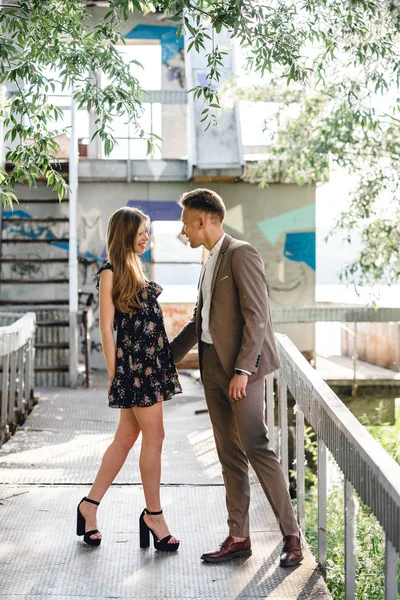 A pair of lovers posing on the camera. — Stock Photo, Image