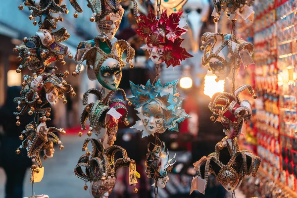 Kleine carnaval maskers, Venetiaanse souvenirs — Stockfoto